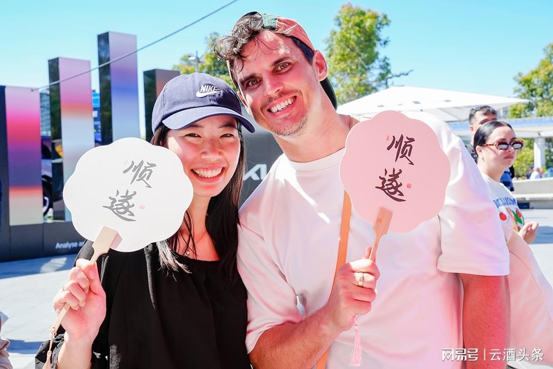 旺财28官网-冲着周杰伦“一轮游”来,却嗑起了澳网和国窖1573的CP