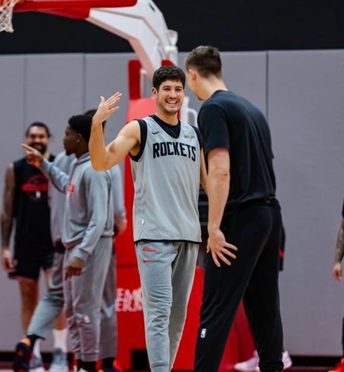 旺财28登录入口-谢泼德因祸得福？火箭队1人复出，1人又伤！对阵勇士，或再调首发