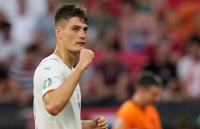 旺财28-希克又进球了！差点去当模特的他即将创造捷克历史